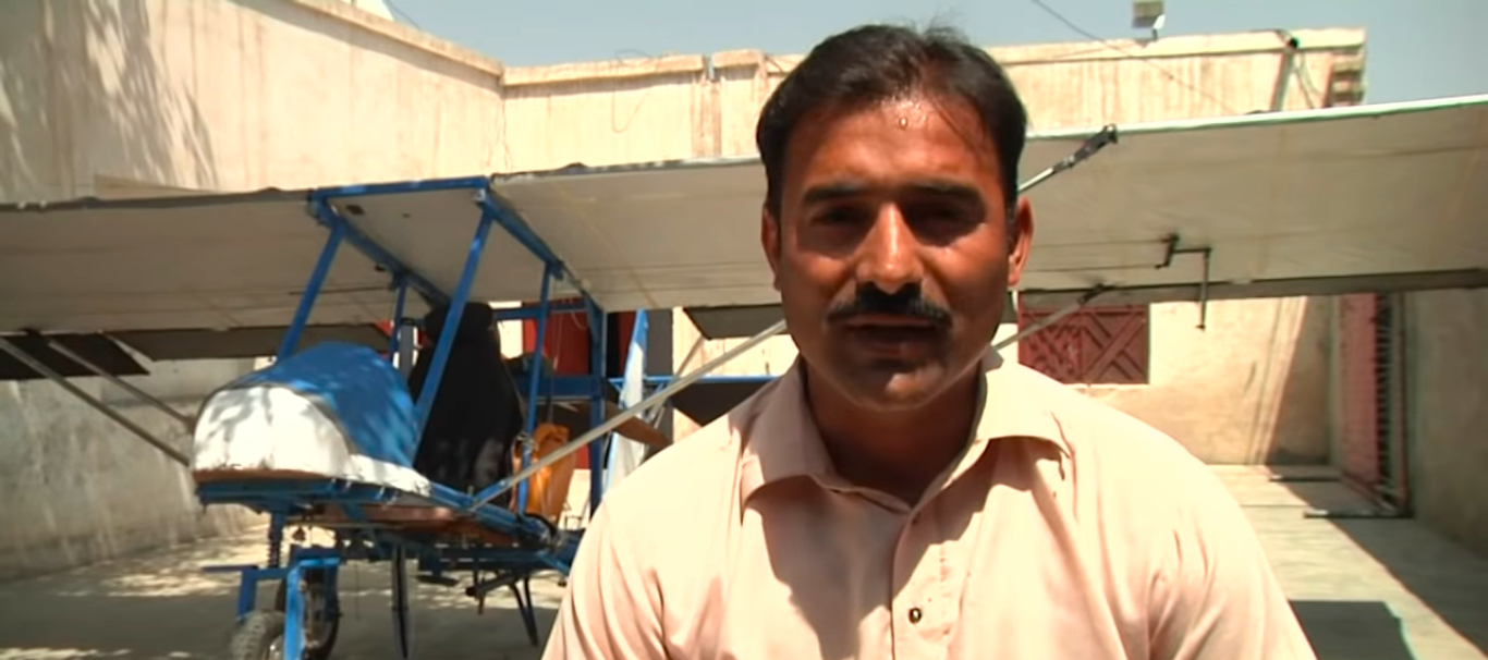 Pakistani popcorn seller who created his own plane